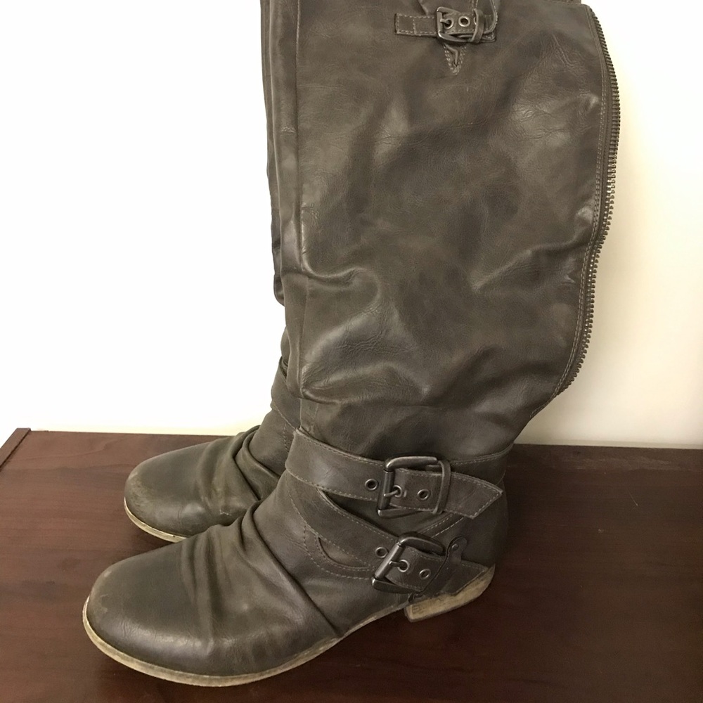 Carlos Santana boots